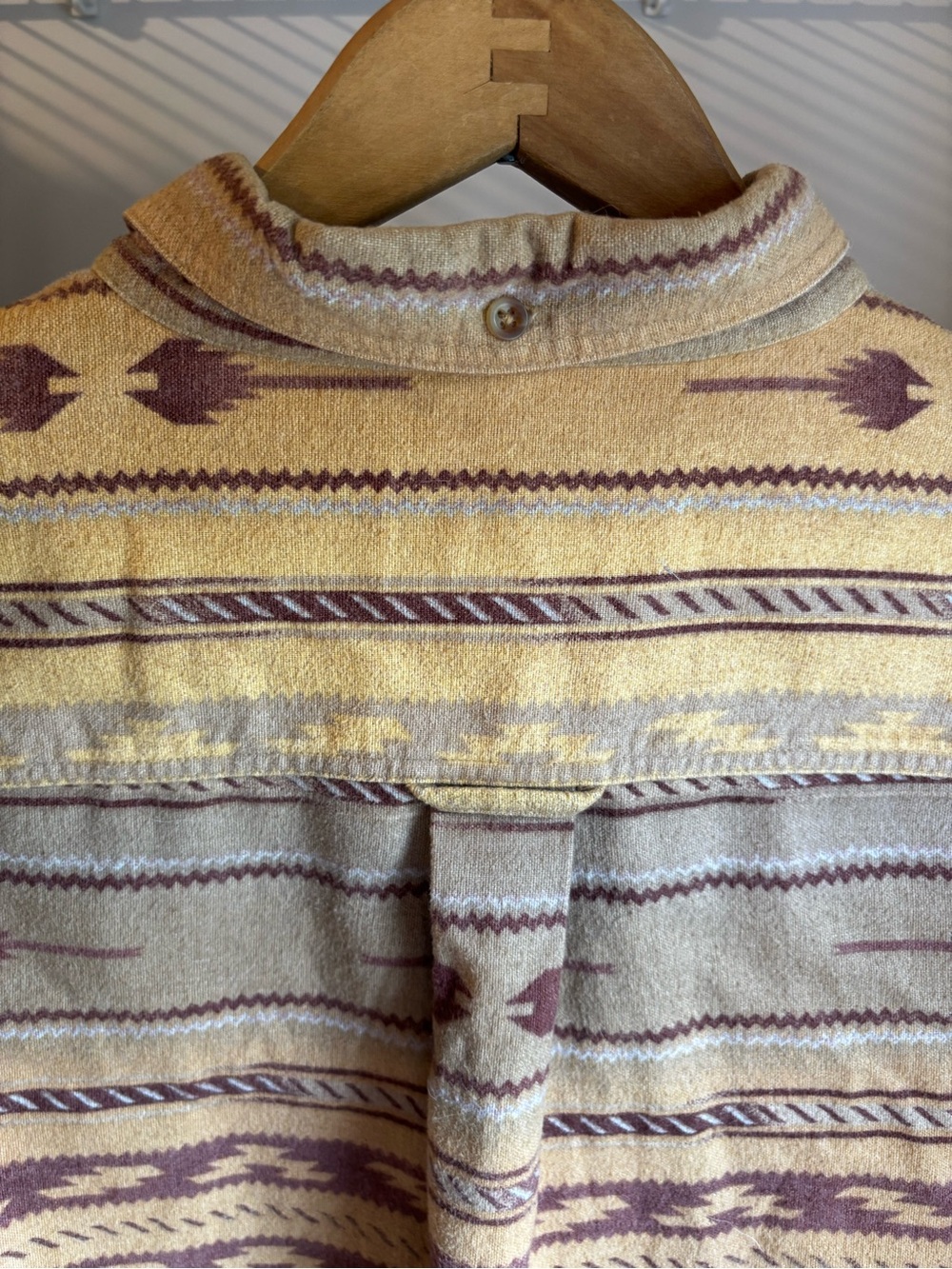 Cabela’s Vintage Southwestern Aztec Button Down Shirt Men’s XL - Picture 6 of 7